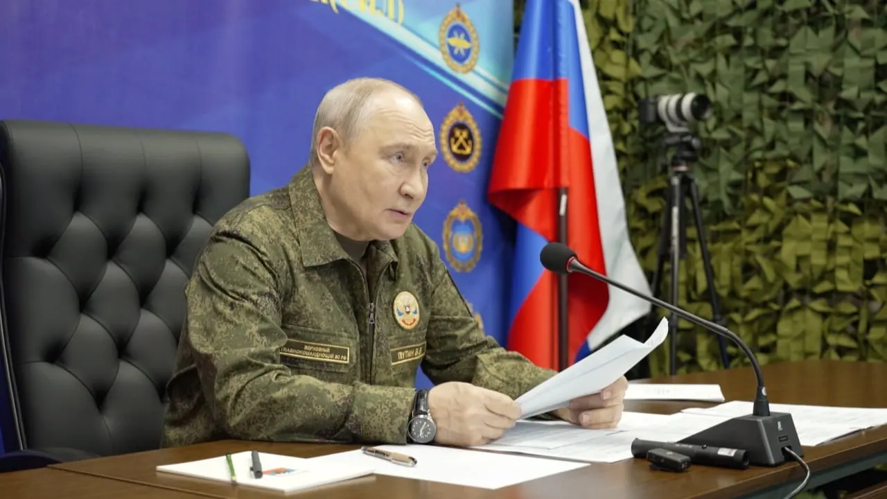 Официальные заявления о ходе боевых действий расходятся с данными независимых источников. Обсуждаются вопросы ракетной поддержки, инфраструктуры и дипломатических шагов на уровне ЕС, а также возможные каналы диалога с Россией.